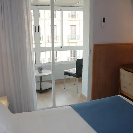 Mendez Nunez Отель 2*